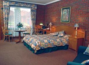 Sovereign Park Motor Inn - Whitsundays Accommodation