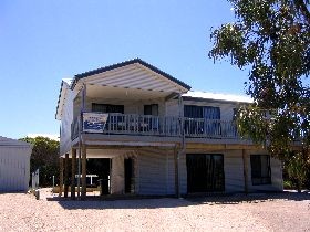 Acacia Beach House - Whitsundays Accommodation